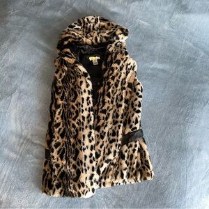 Cheetah print furry vest 🐆